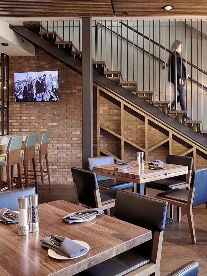 restaurant / bar